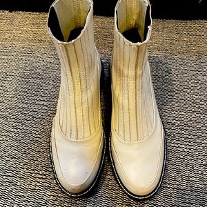 Antique white Chelsea Boots